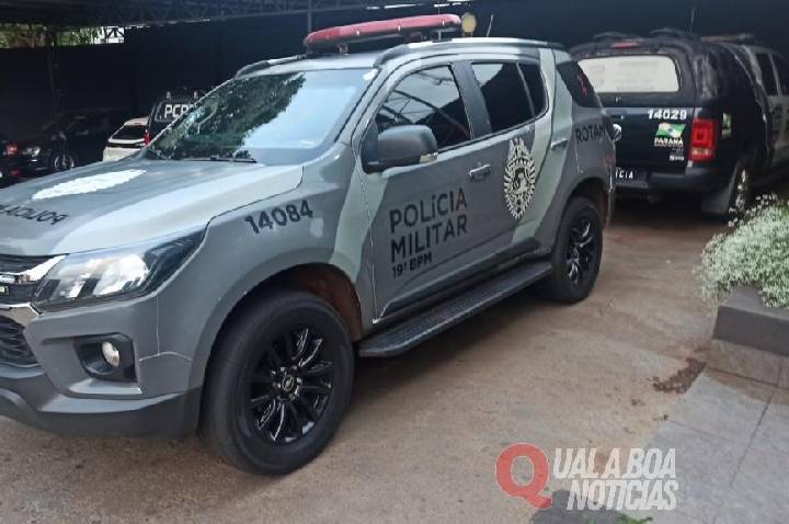 Abordagem da PM por moto sem placa termina com apreensão de droga e ameaças em Toledo