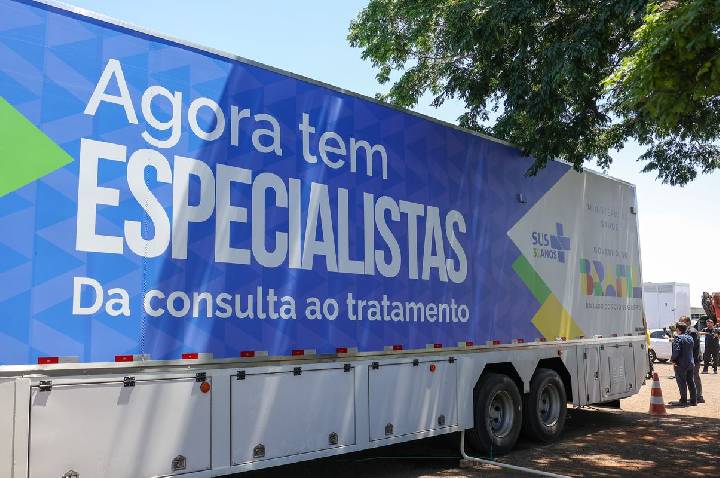 Agora Tem Especialistas lança em Manguinhos carreta de saúde da mulher