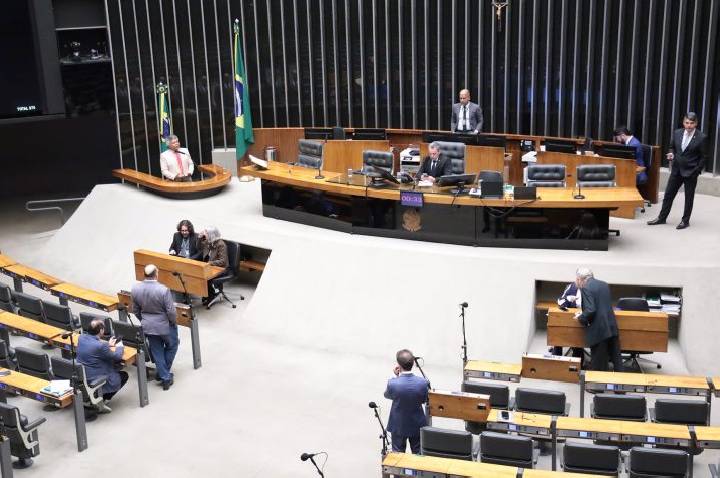 Câmara aprova MP que reduz prazo de benefício fiscal para importadores de cacau; acompanhe