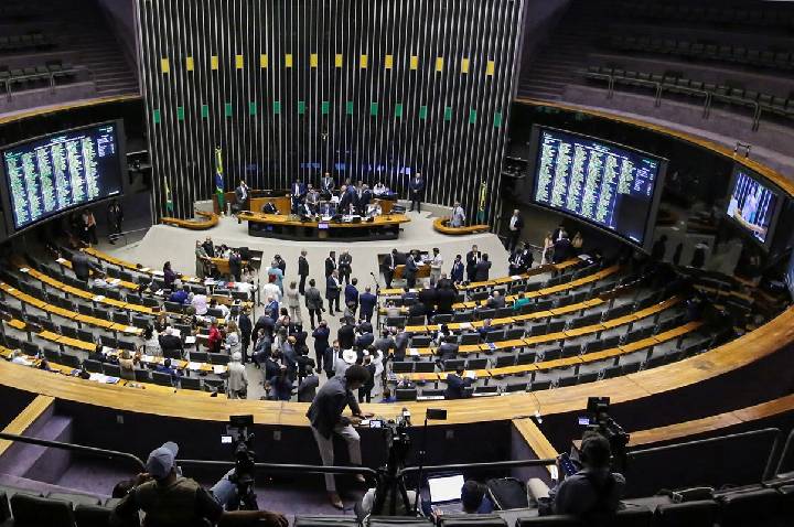 Câmara inicia análise de projeto sobre exploração de minerais críticos