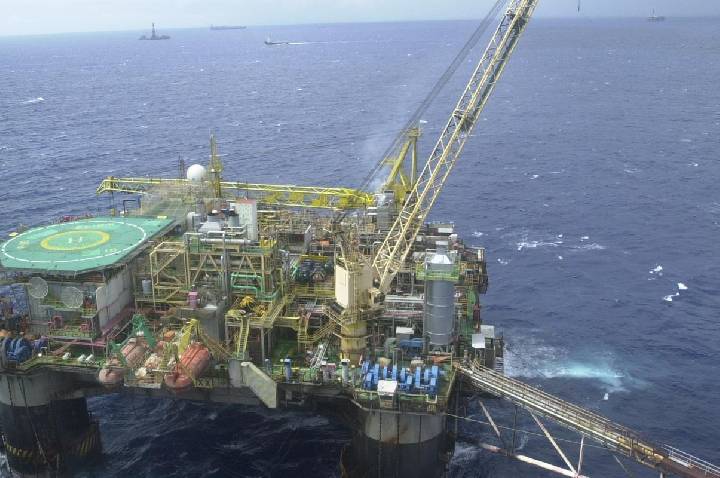 Em meio à guerra no Irã, Brasil bate recorde de produção de petróleo