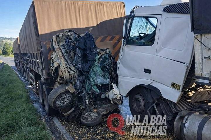 Engavetamento com carretas e carros deixa dois mortos na BR-376 em Ponta Grossa