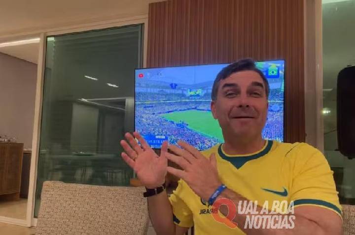 Flávio Bolsonaro tenta minimizar racha familiar em live após ataques de Michelle: 