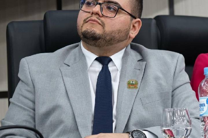 Gabriel Baierle propõe horário especial para servidores com autismo e solicita melhorias para Toledo