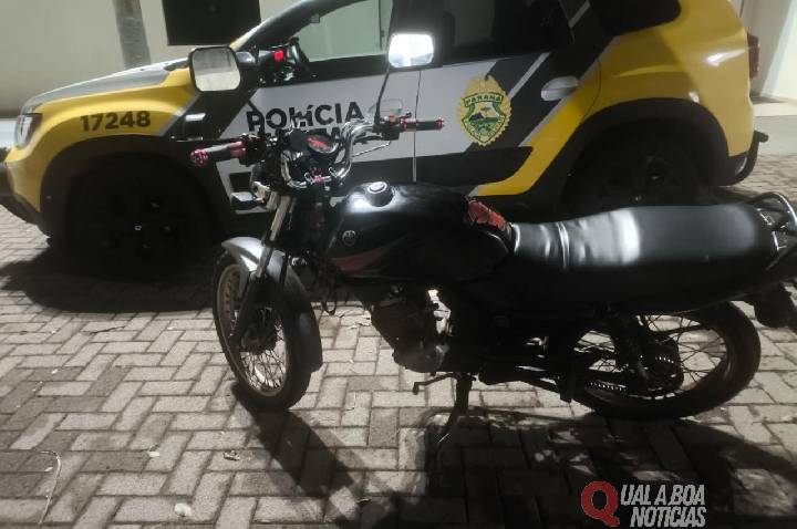 Motociclista sem CNH entra na contramão e tem moto apreendida com 7 multas no Centro de Cascavel