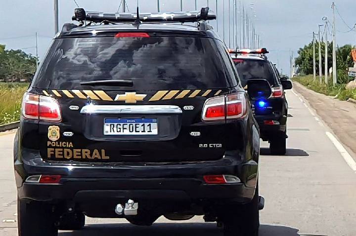 PF apreende mais de uma tonelada de maconha em rodovia paulista