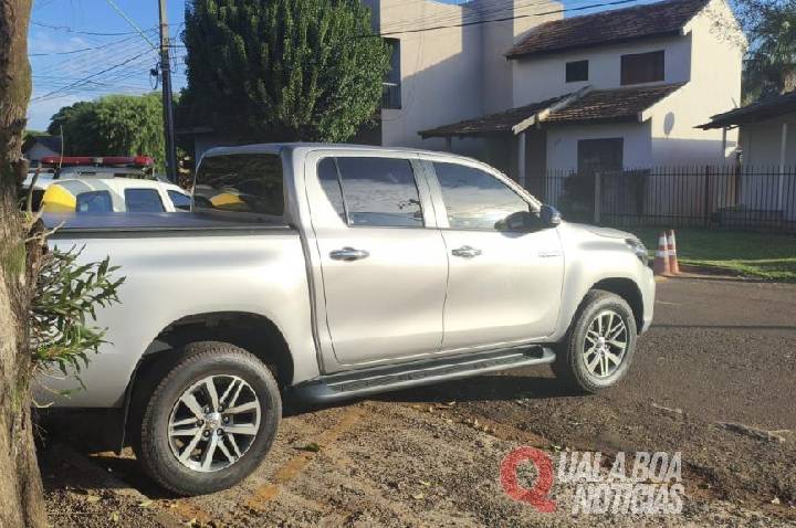 Polícia Militar recupera Hilux furtada e prende dois suspeitos