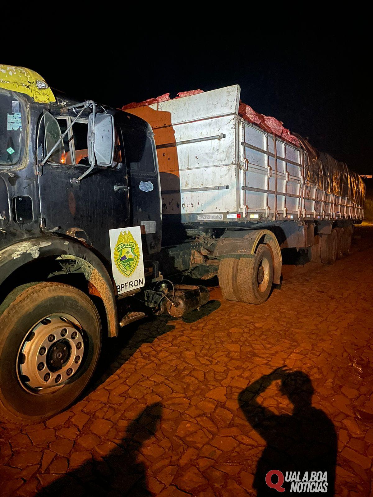 BPFRON apreende carreta carregada com 30 toneladas de alho, durante operação contra importação irregular de alimentos