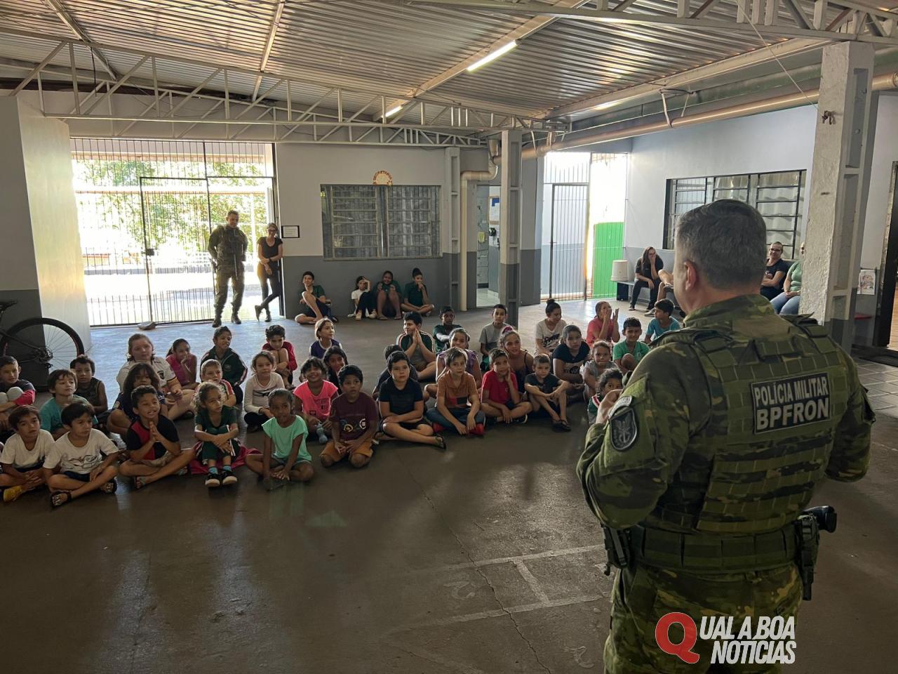 BPFRON realiza entrega de chocolates no CAF em Marechal Cândido Rondon-PR