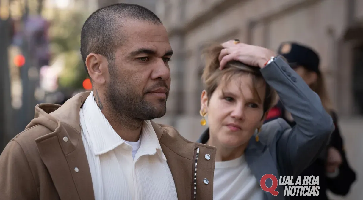 Daniel Alves ouve protestos na porta de tribunal: “Abusador!”; vídeo