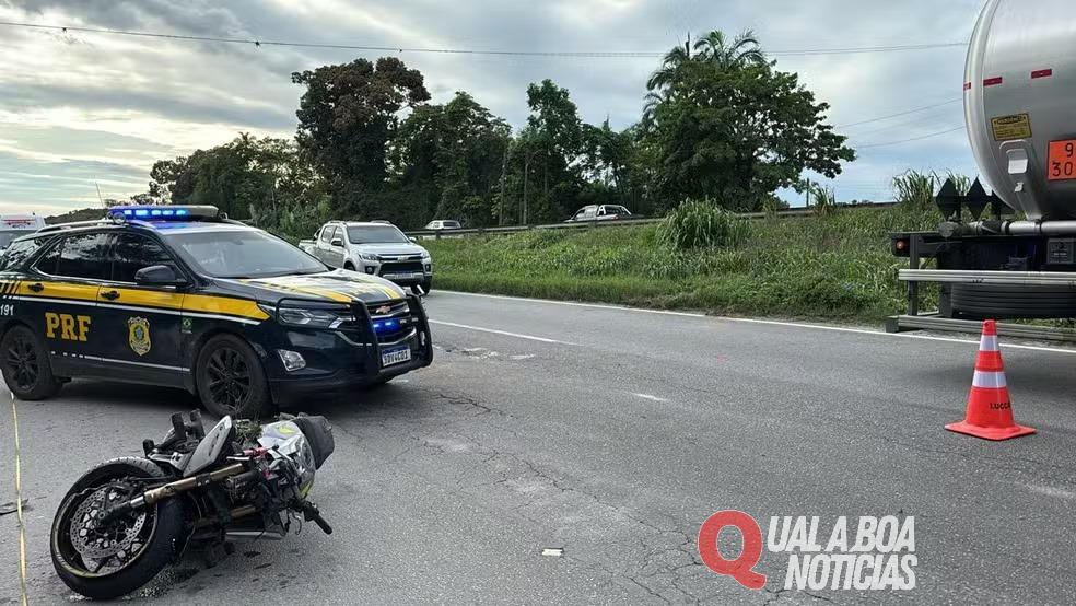 Motociclista morre após bater na traseira de caminhão na BR-277