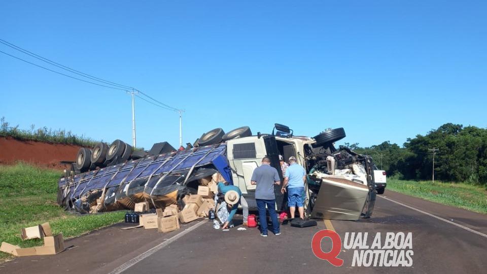 Motorista de carro morre em acidente com caminhão na BR-277, em Céu Azul