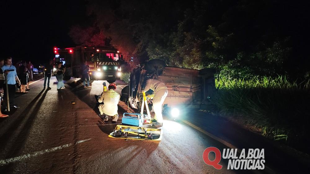 Mulher fica presa embaixo de veículo após capotamento na PR-589, trecho entre Nova Santa Rosa e Novo Sarandi