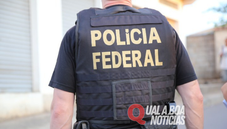 PF e BPFron apreendem caminhão carregado com cigarros contrabandeados no PR