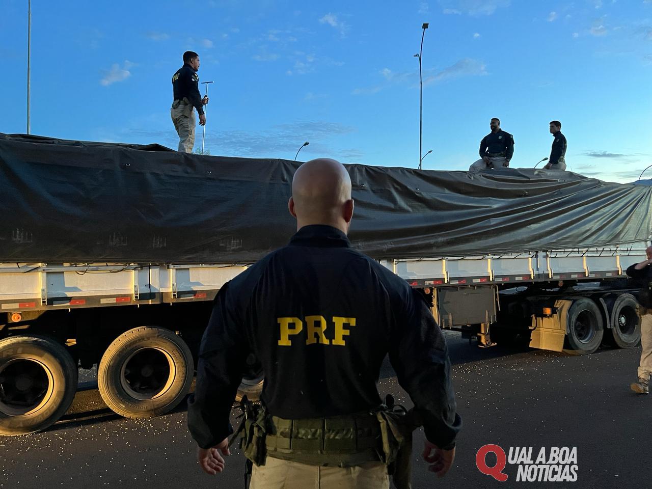 PRF apreende 5,8 toneladas de maconha em carga de soja em Guaíra