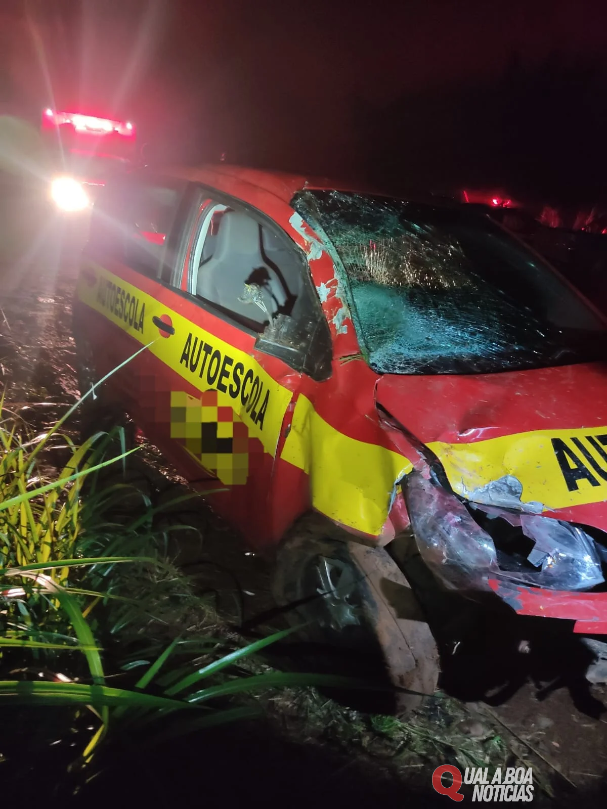 Colisão traseira na PR-495 envolvendo carro de auto escola e moto resulta em um óbito