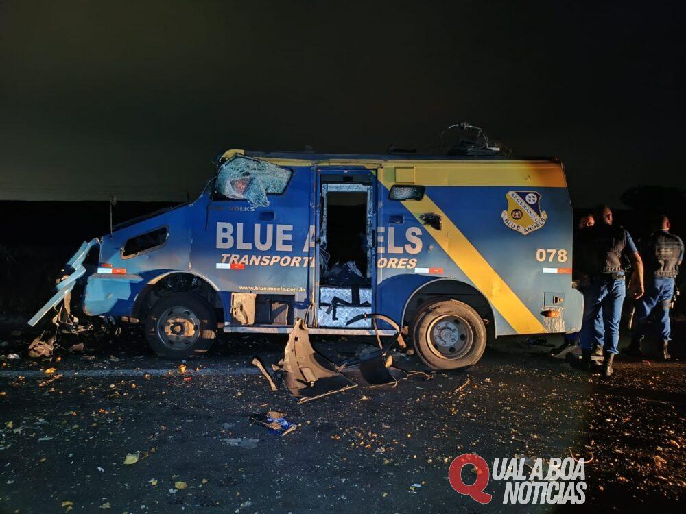 Criminosos explodem dois carros-fortes em Cordeirópolis