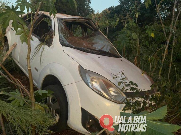Veículo com placas de Nova Santa Rosa fica destruído em capotamento no interior de Mercedes