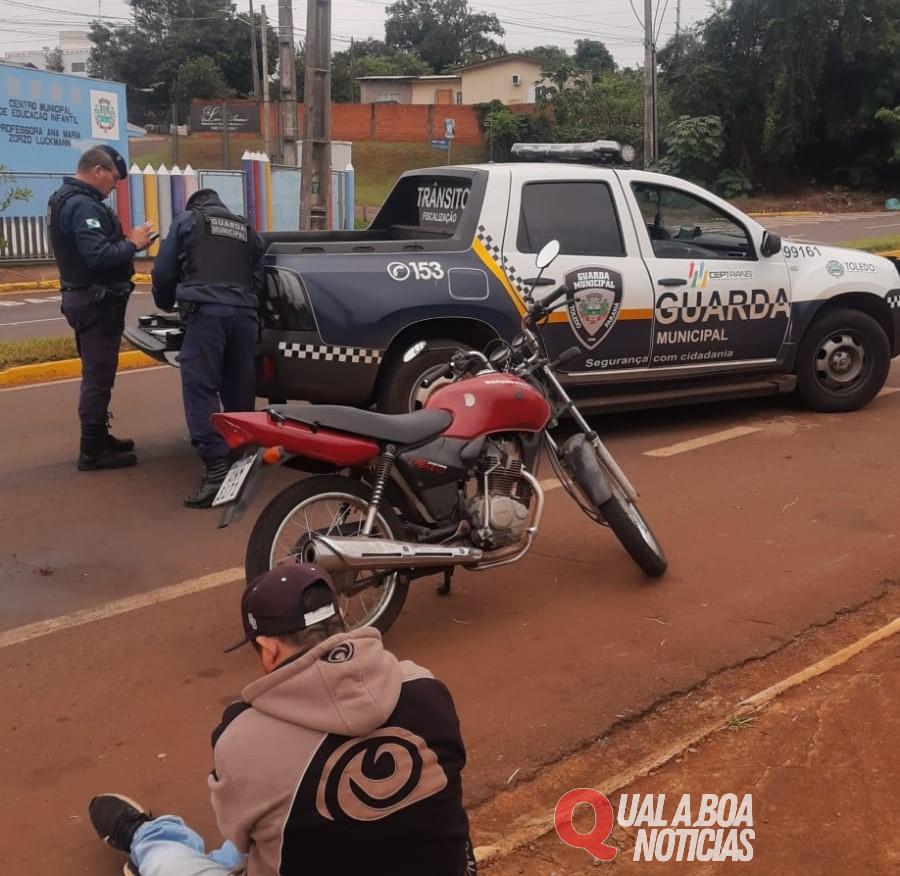 Em Toledo: Motociclista embriagado e sem habilitação é detido após avançar sinal vermelho na frente de viatura da Guarda Municipal