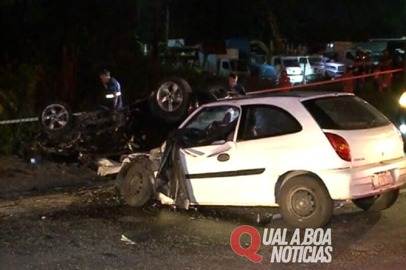 Motorista bate em carro de família que voltava da igreja; pai morre