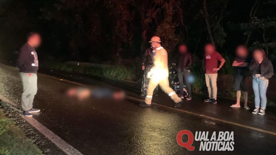 Mulher morre atropelada na marginal da BR-277, em Cascavel