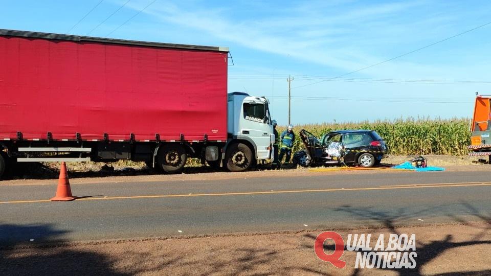 Acidente entre carro e caminhão na PR-239 em Assis Chateaubriand, faz vítima fatal