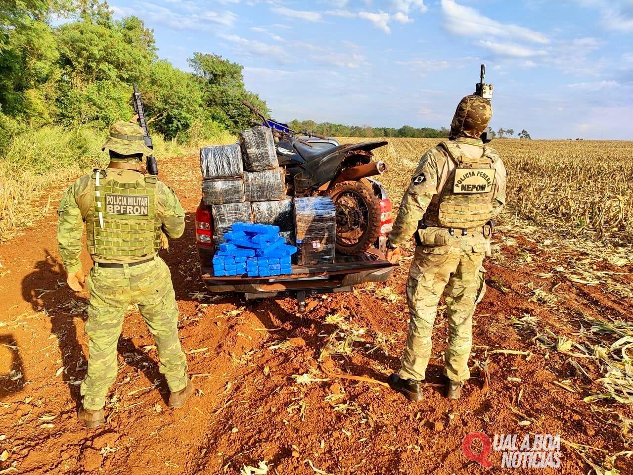 BPFRON e PF apreendem 2 motocicletas e 225 kg de substância análoga à maconha em Guaíra-PR