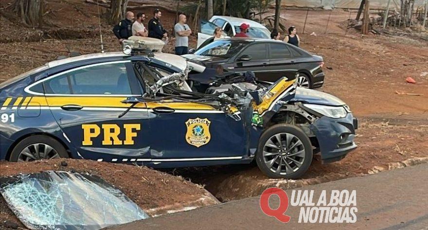 Carreta tomba em cima de viatura da PRF e policial morre esmagado
