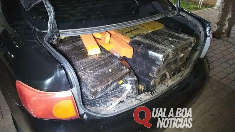 Carro carregado com 393 kg de maconha é apreendido na BR-277, na Região