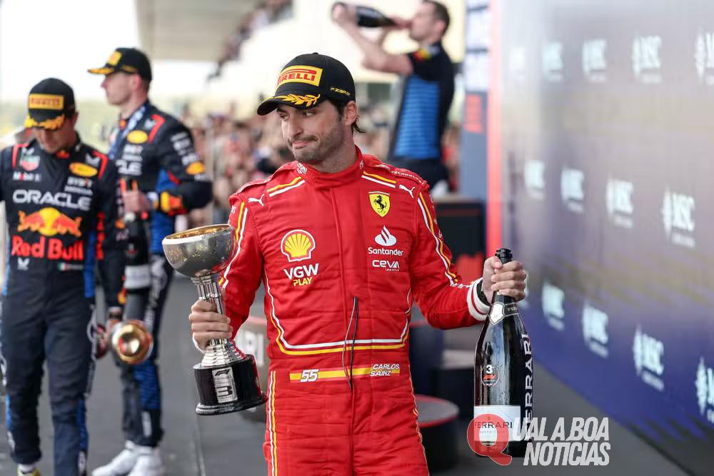 Chefão da Mercedes afasta chances de Sainz na vaga de Hamilton