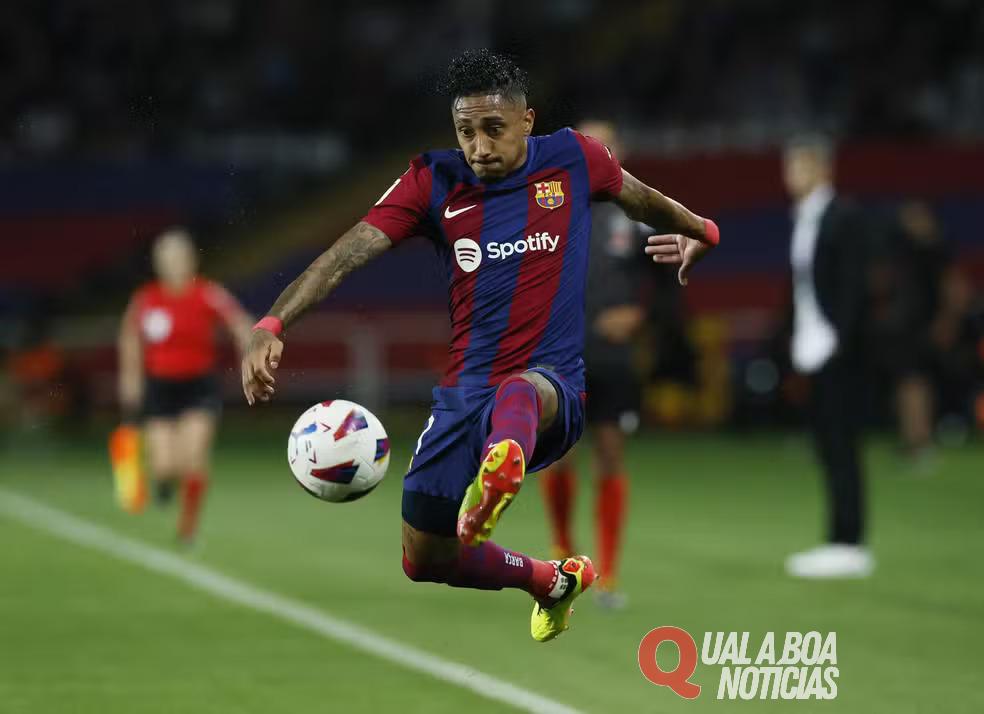 Com Raphinha na mira do Al-Hilal, Barcelona traça R$ 524 milhões para venda