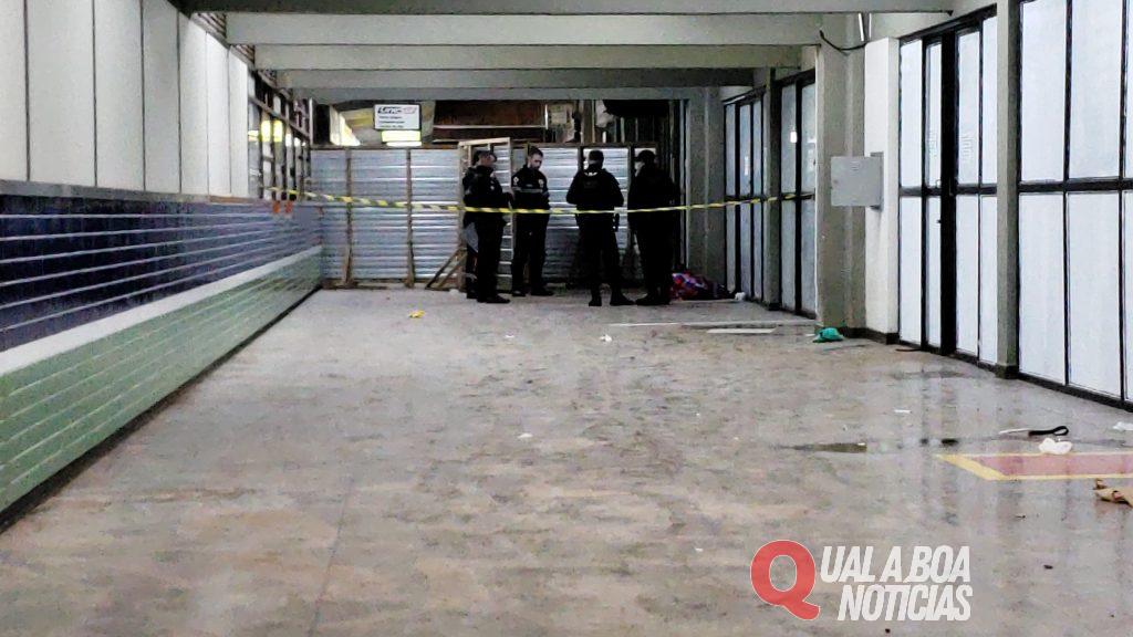 Homem de 50 anos é encontrado morto na rodoviária de Cascavel