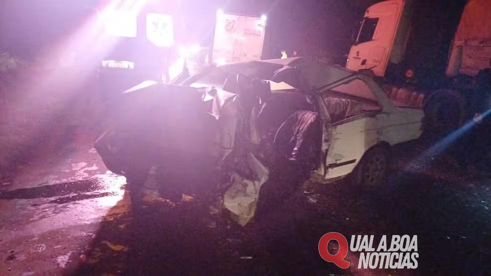 Idoso morre em acidente entre carro e bitrem na BR-373, no Paraná