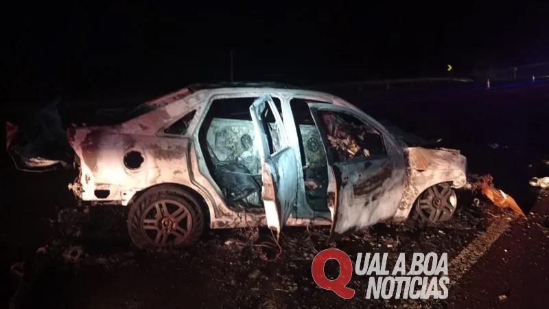 Quatro pessoas ficam feridas em acidente entre carro e caminhão na BR-277