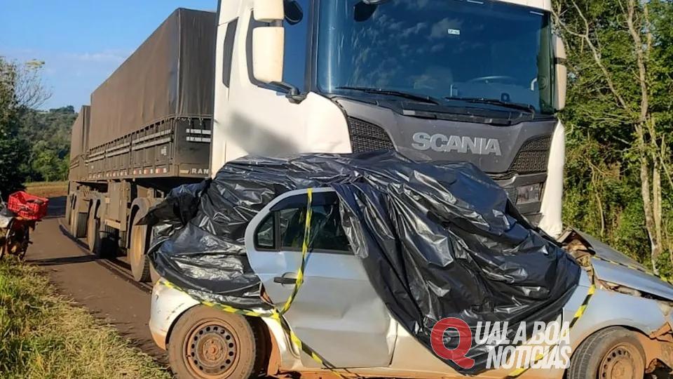 Casal morre em acidente com carreta na BR-163 no Paraná