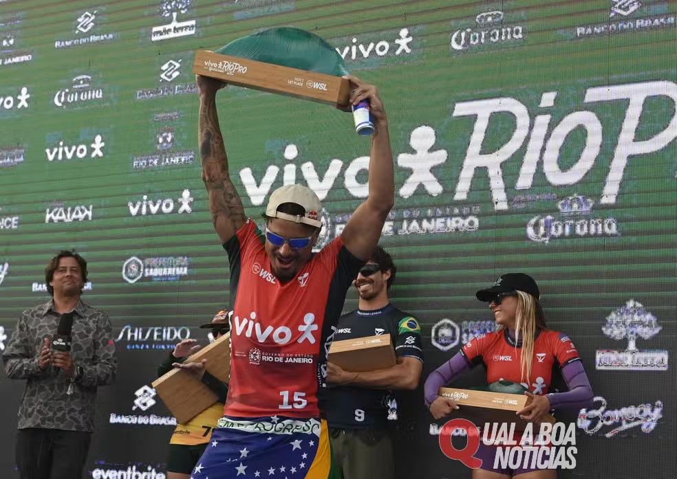 Eliminação no vôlei, título no surfe e vagas olímpicas marcam semana do Brasil