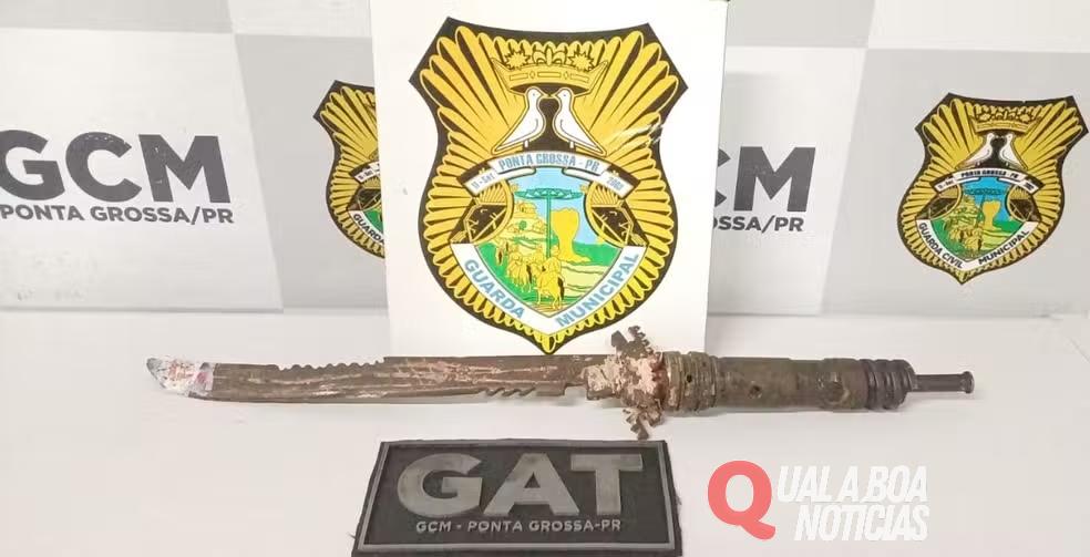 Homem é preso suspeito de tentar matar companheira com espada artesanal no Paraná