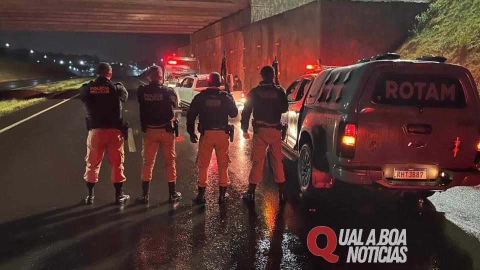 Motorista ‘joga’ carro roubado contra viatura da ROTAM durante perseguição na BR-163 em Toledo; Duas camionetes foram recuperadas