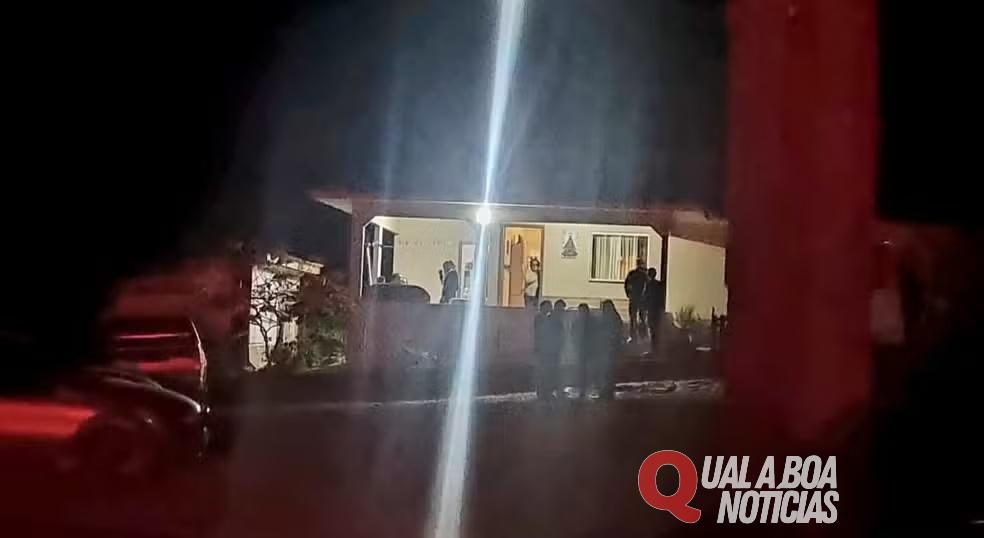 Vereador suspeito de matar sobrinho durante velório no Paraná dá depoimento e afirma que não vai se entregar, diz delegado