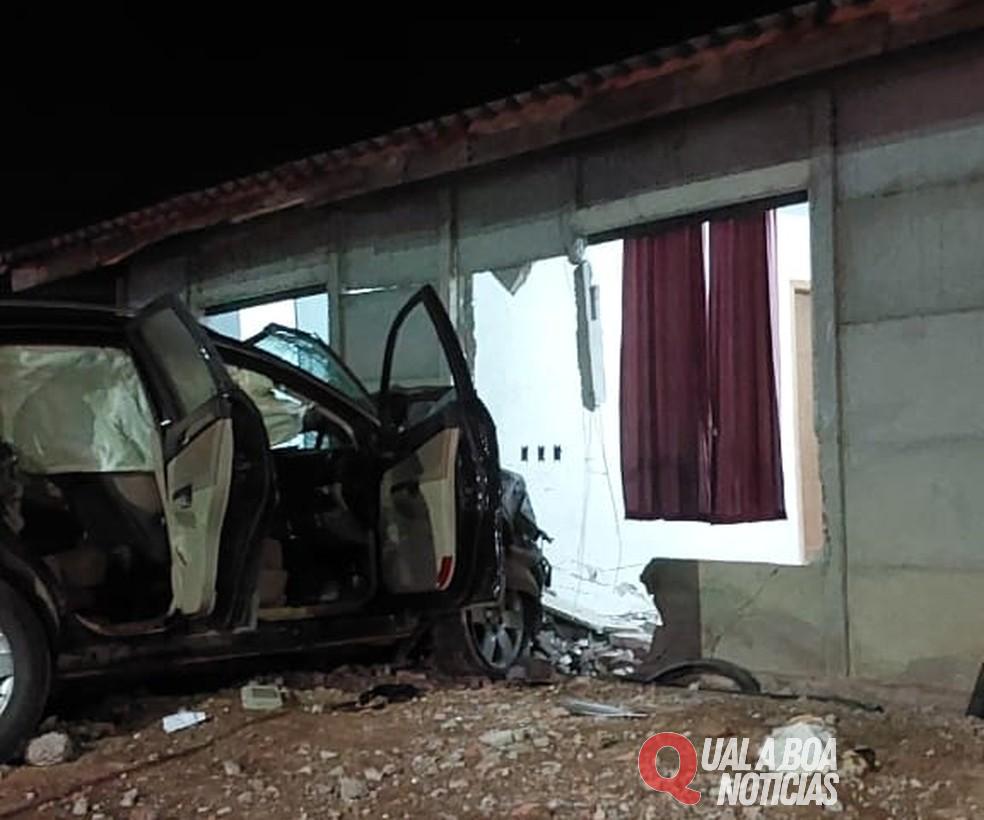 Em Guarapuava: Morador fica ferido após motorista embriagada invadir casa durante fuga da polícia