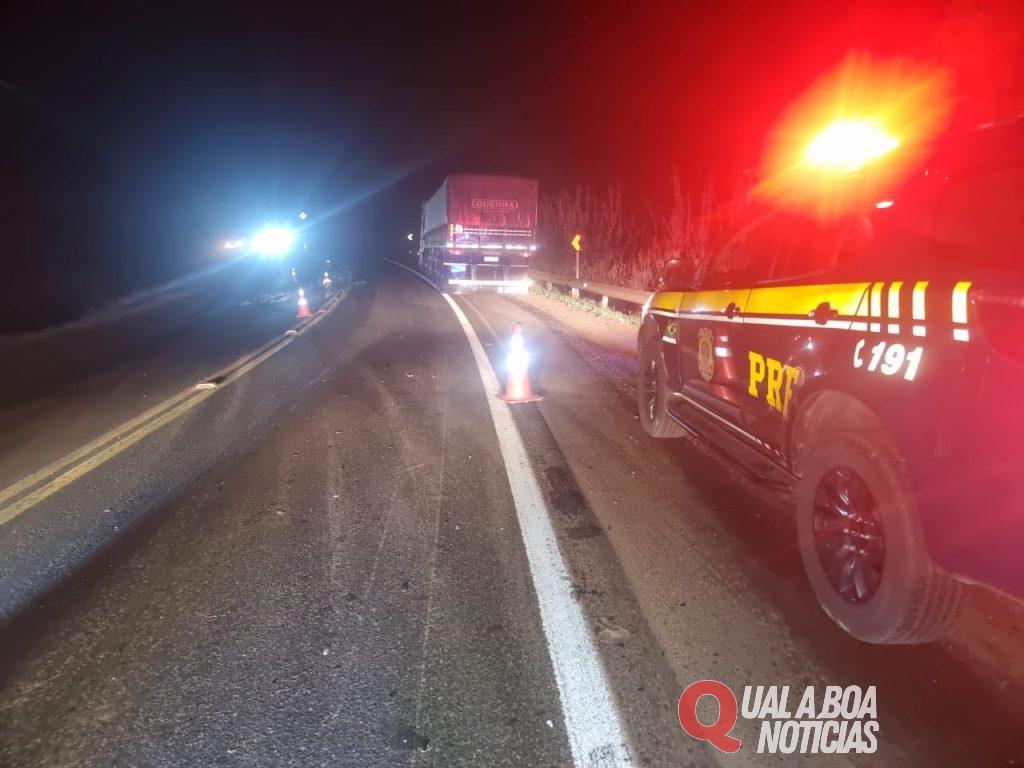 Homem morre após colisão frontal na rodovia BR-277 entre moto e caminhão