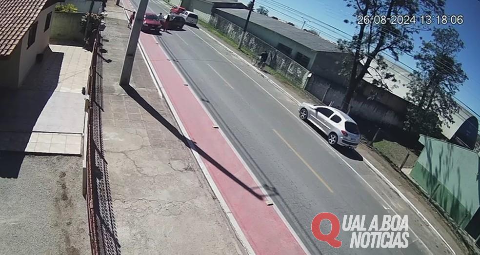 Homem tenta atropelar esposa e cunhada enquanto elas iam à delegacia para denunciá-lo por agressão
