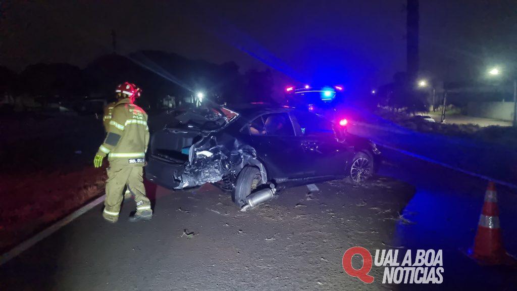 Amarok e Corolla capotam após colisão na rodovia BR-467, em Cascavel