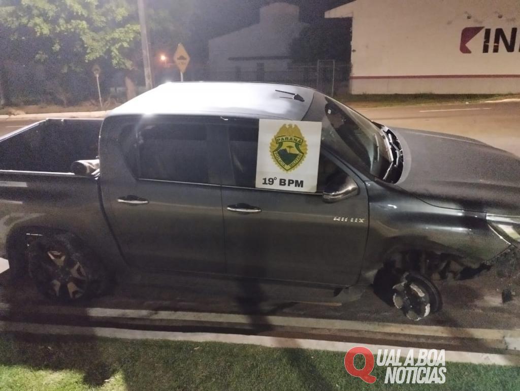 Bandidos fogem a pé na região de fronteira e abandonam Hilux furtada