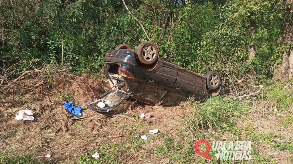 Capotamento é registrado às margens da rodovia PR 317, entre Toledo e Ouro Verde do Oeste