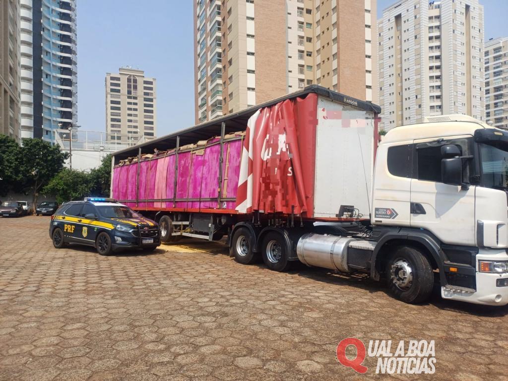 Carreta com 400 mil maços de cigarros contrabandeados é detida no centro de Maringá