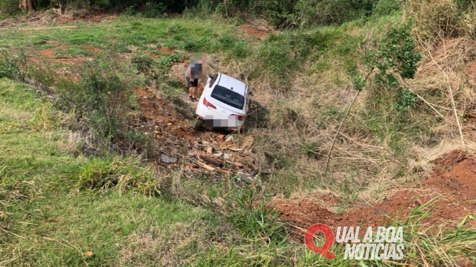 Carro capota com mãe, bebê e sogra em Cascavel
