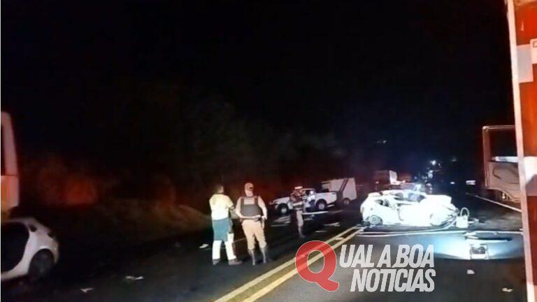 Carro pega fogo em acidente e deixa dois mortos no PR