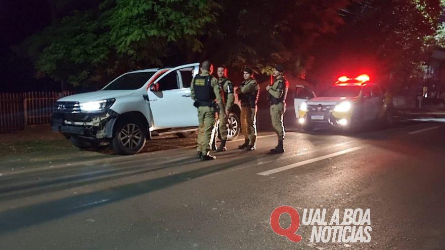 Em Cascavel: Casal é detido após colidir Hilux em viatura da PM durante tentativa de fuga