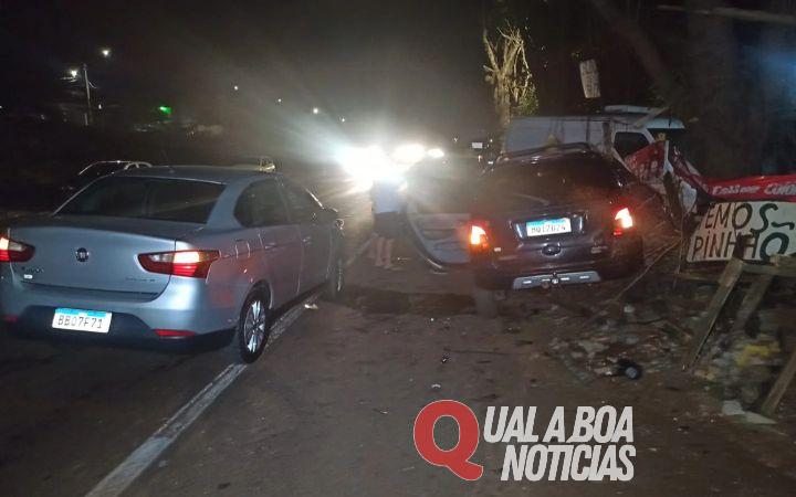 Forte colisão envolvendo dois veículos é registrada no trevo que liga a rodovia PR-585 em Toledo